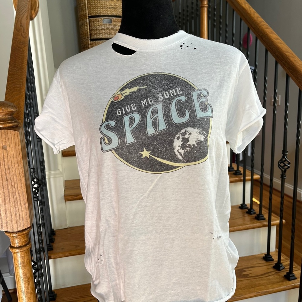 Distressed t-shirt “Give me space”